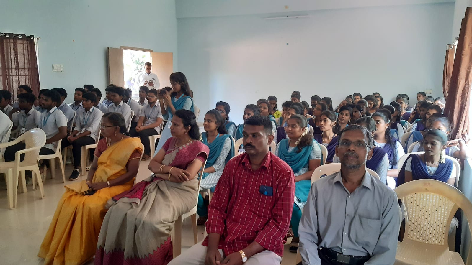 சாலை பாதுகாப்பு விழிப்புணர்வு நிகழ்ச்சி